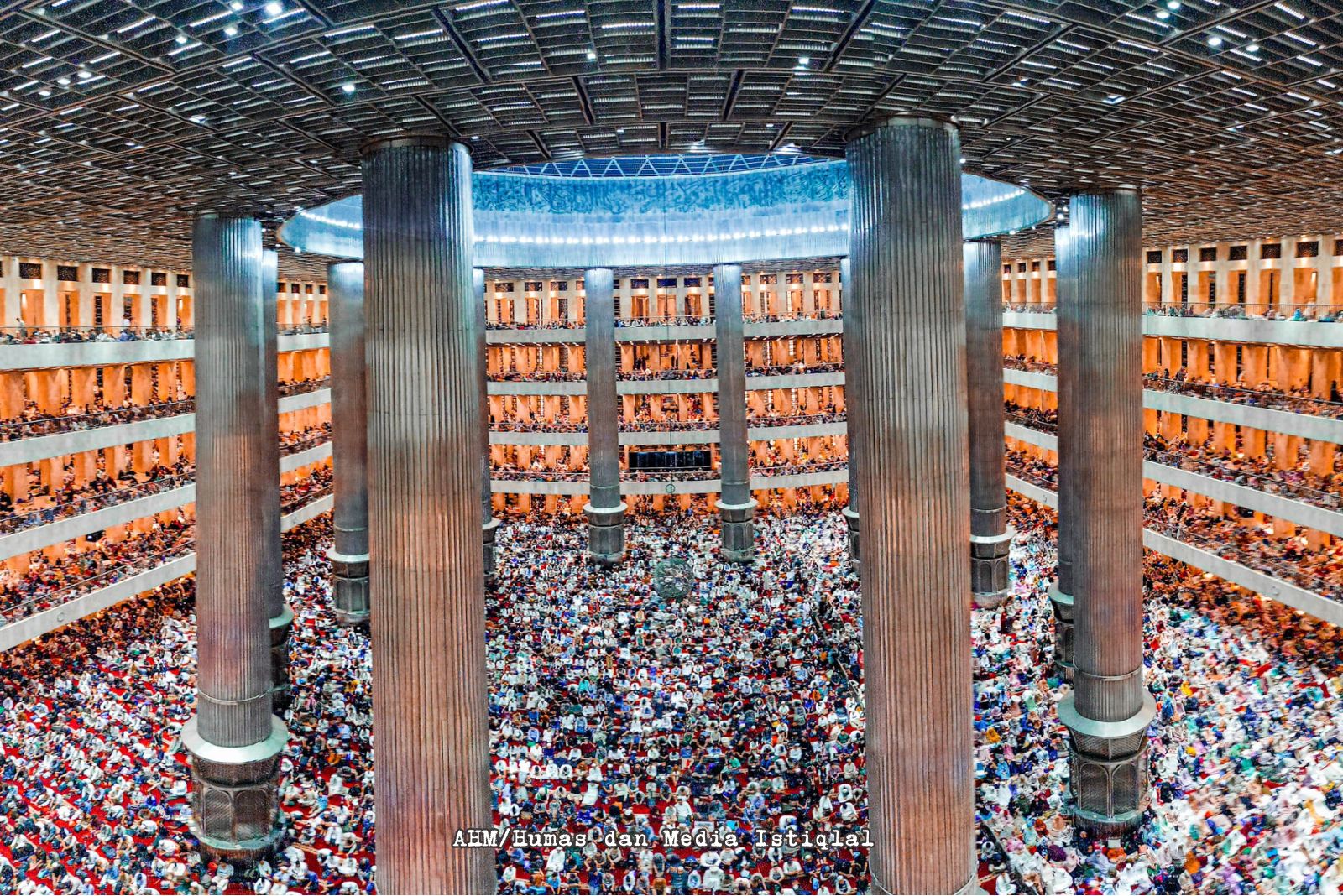 Syahdunya Itikaf Malam ke-27 Ramadhan di Istiqlal 