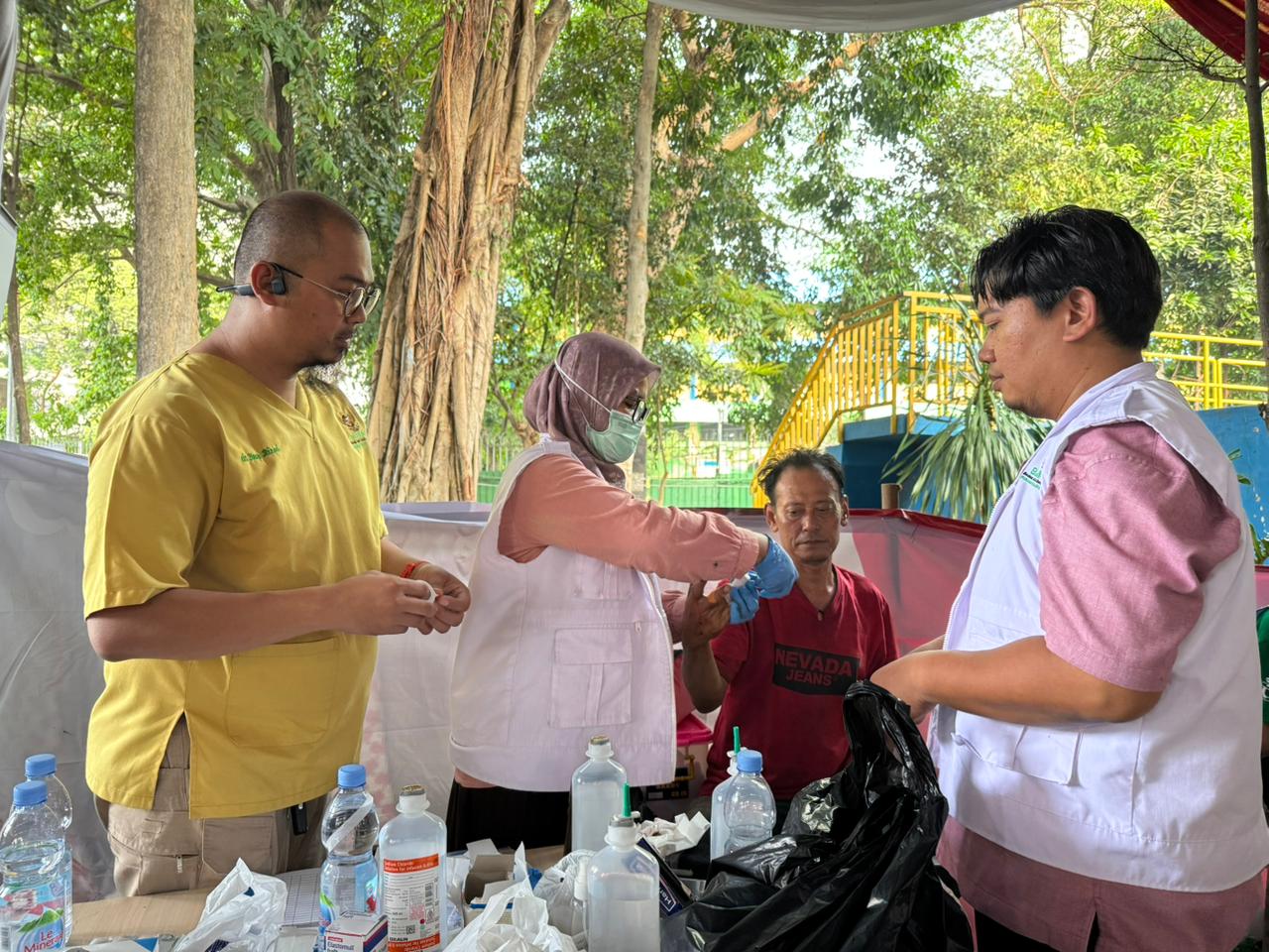 Rumah Sehat Baznas Fasilitasi Penanganan Luka Para Petugas Penyembelihan Hewan Kurban di Istiqlal 