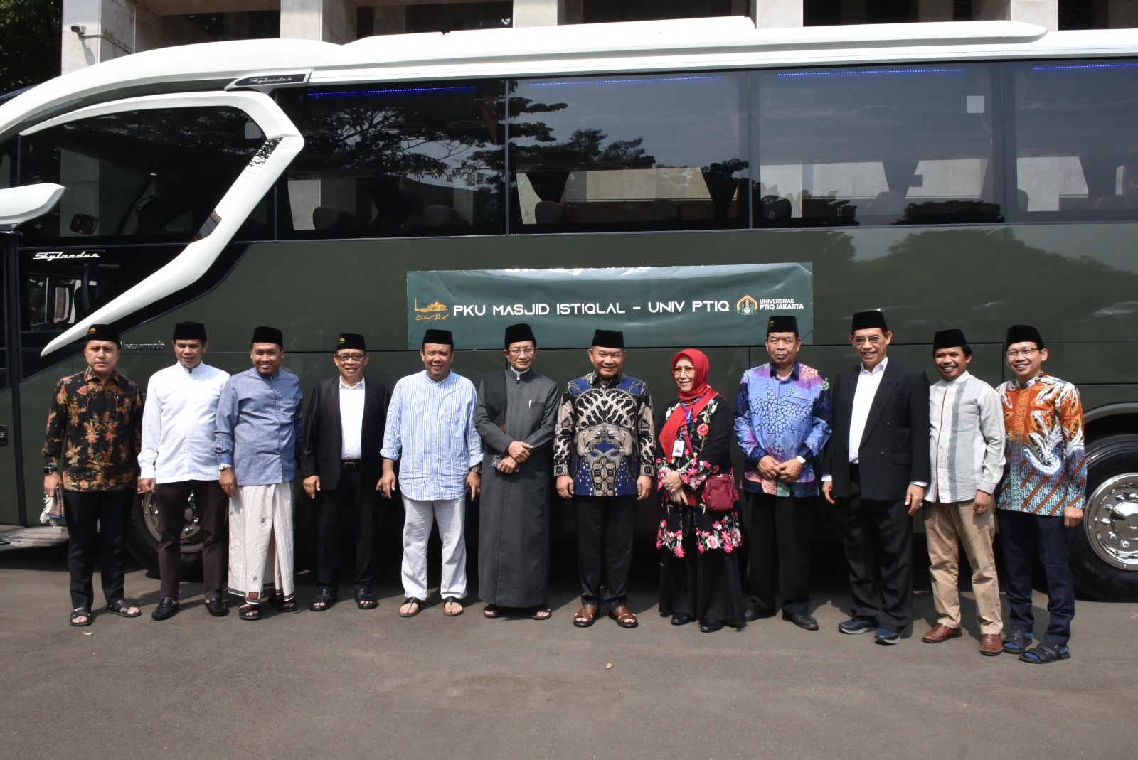 PKUMI Menerima Bantuan Kendaraan Bus dari Purnawan TNI Prof Dudung Abdurachman 