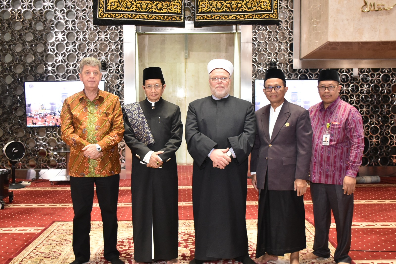 Kunjungan Hakim Pengadilan Syariah Ramallah Otoritas Palestina di Istiqlal, Ikut Shalat Jumat dan Sampaikan Pesan Perdamaian 