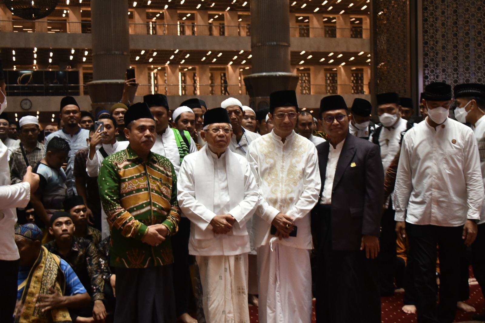 Wapres RI KH Ma'ruf Amin Melaksanakan Shalat Terawih Bersama Jamaah di Istiqlal 