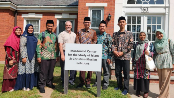 Belajar Islam di Hartford (1): Berdialog dengan Seorang Pastor