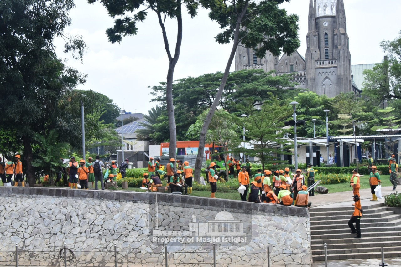 Pemprov DKI Jakarta Gelar Kerja Bakti Bersihkan Sungai Ciliwung
