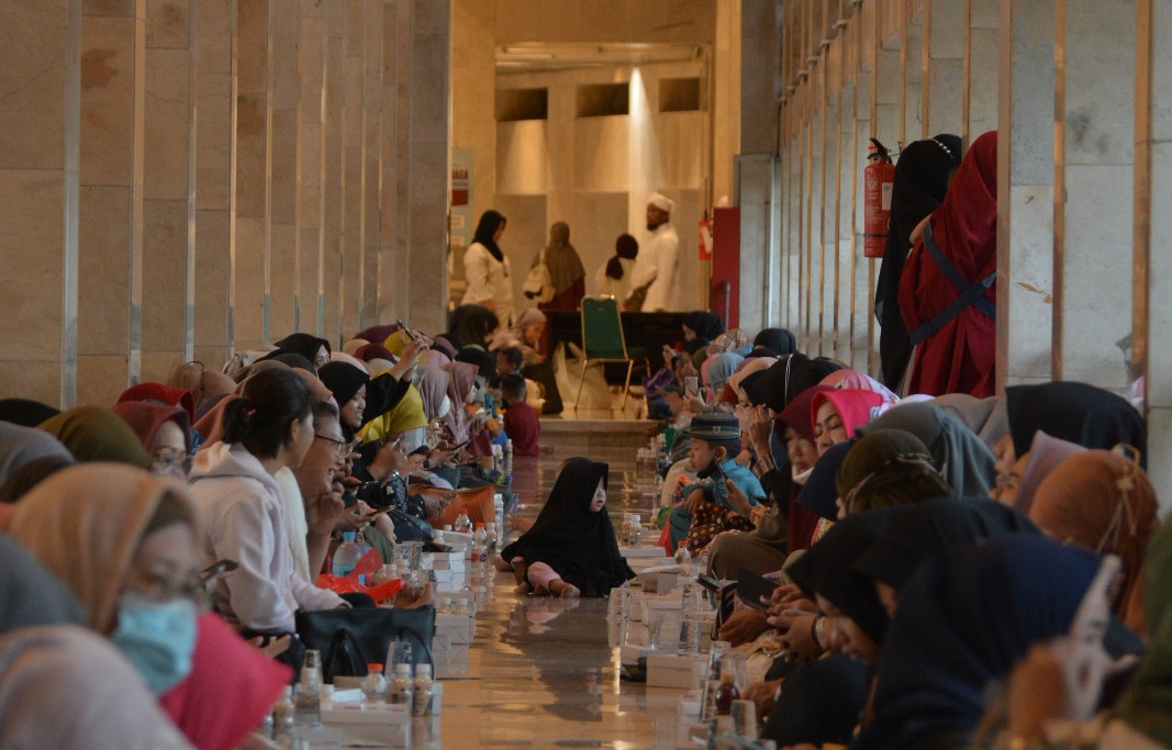 Masjid Istiqlal Sediakan Takjil Buka Puasa Bersama untuk Masyarakat Selama Ramadhan 1444 H