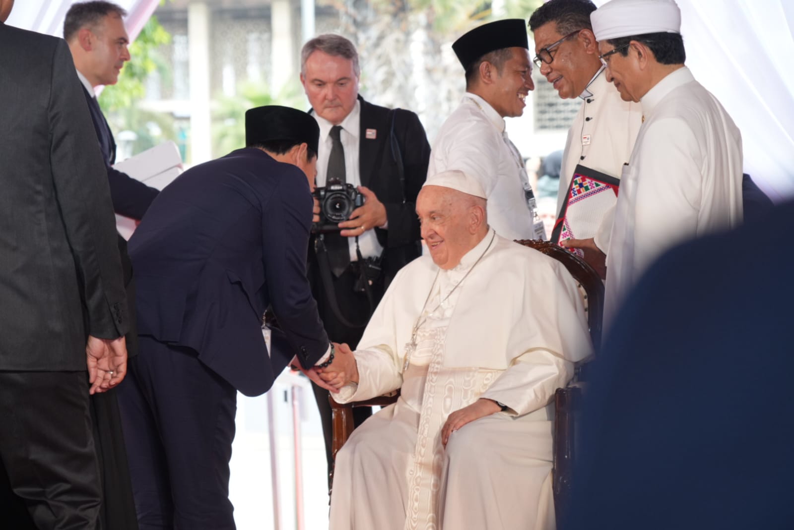 Paus Fansiskus Kunjungi Terowongan Silaturahmi, Bawa Pesan Kerukunan