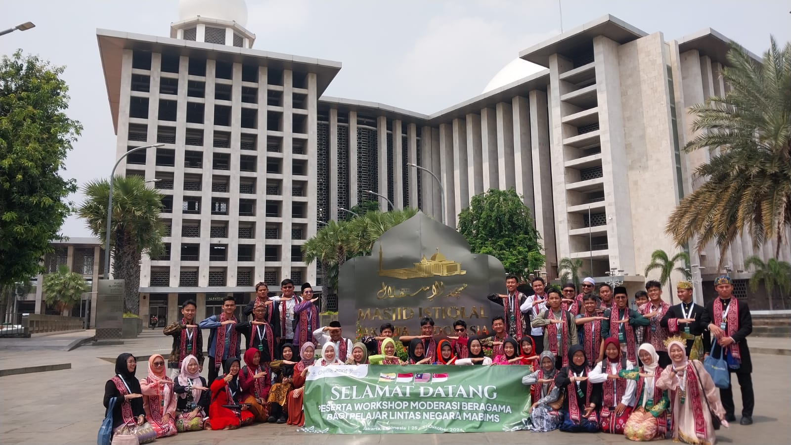 Kunjungan Peserta Workshop Moderasi Beragama Pelajar Lintas Negara MABIMS di Istiqlal