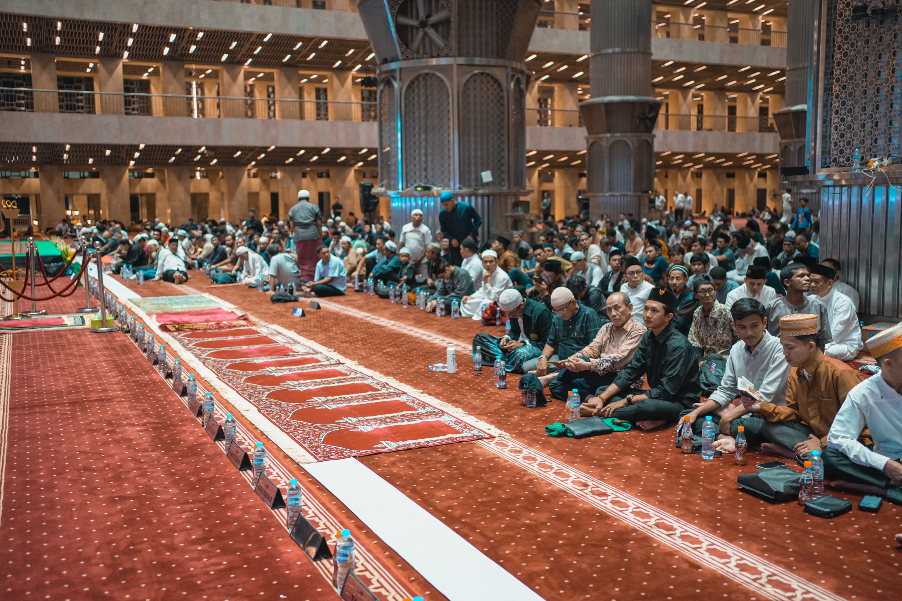Hikmah: Dunia, Hamba dan Kekuasaan