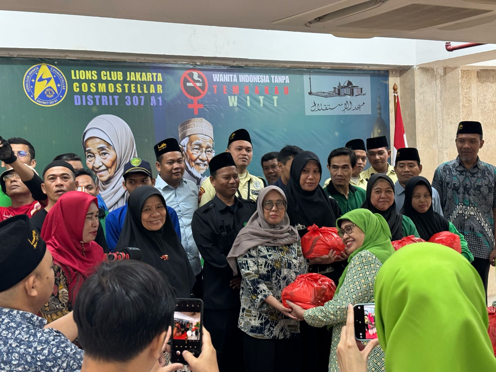 Sinergi IIDI, LCJ dan WITT Gelar Baksos Ramadhan 1446 H di Istiqlal, Bagikan 425 Sembako untuk Karyawan BPMI