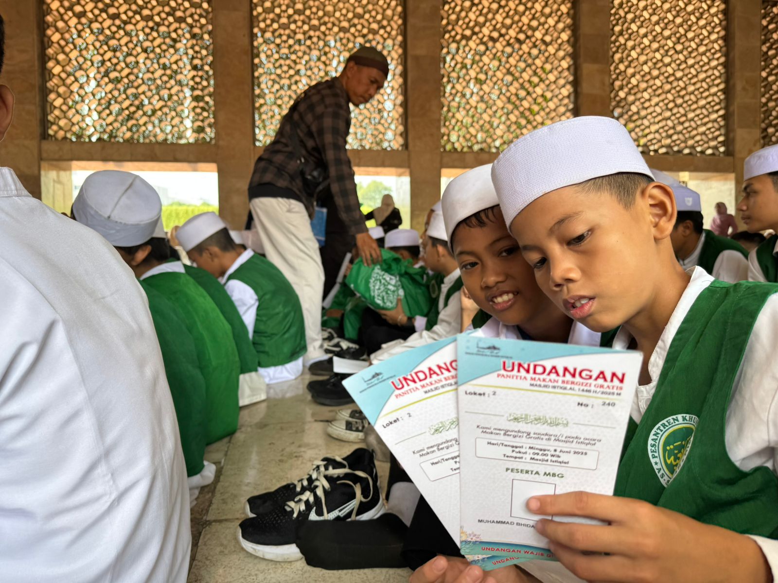 Pelaksanaan Makan Bergizi Bersama Anak Yatim di Masjid Istiqlal