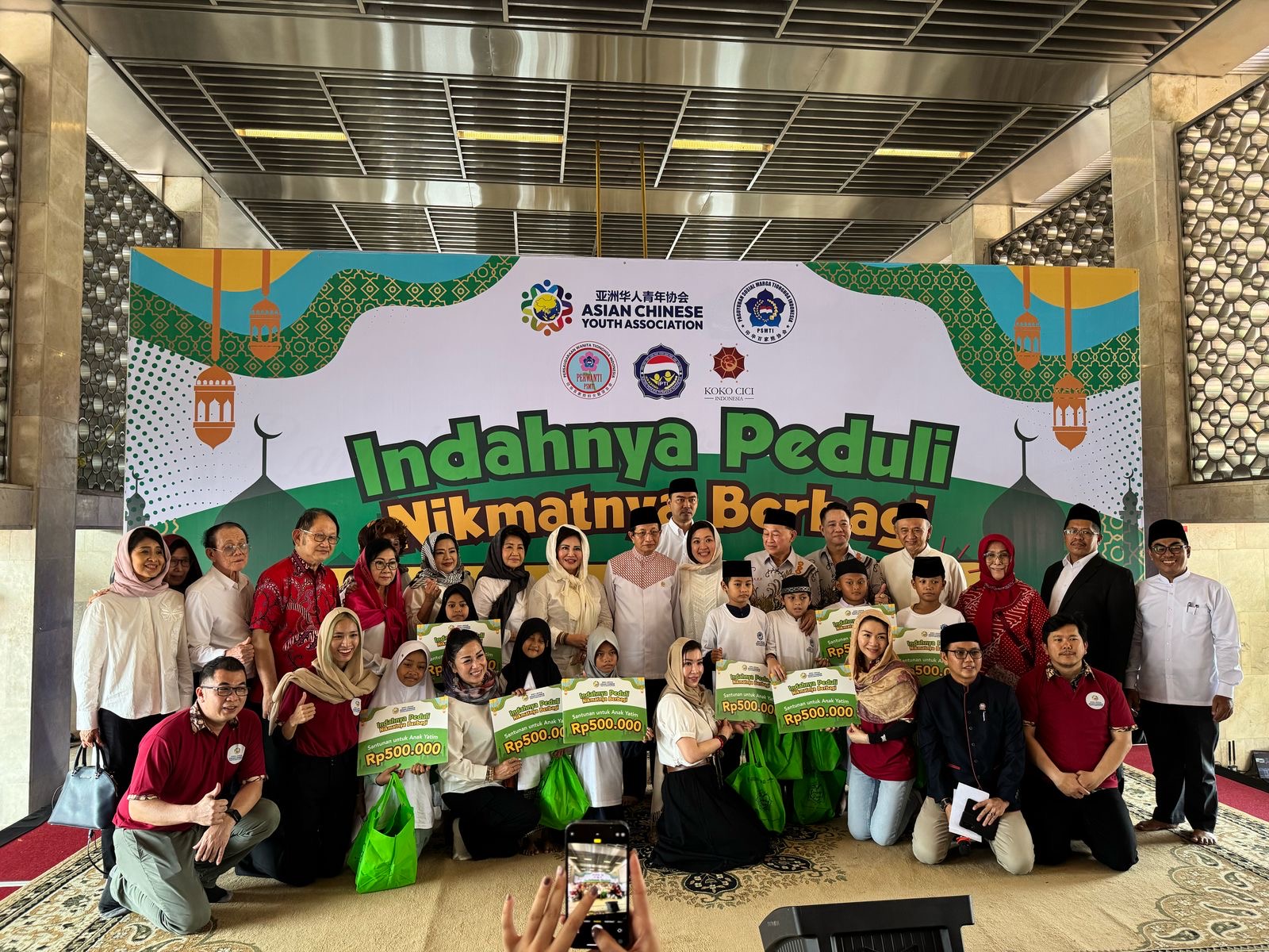 Berbagi Kebahagiaan di Istiqlal, BPMI Bersama Asian Chinese Youth Association Santuni 500 Anak Yatim