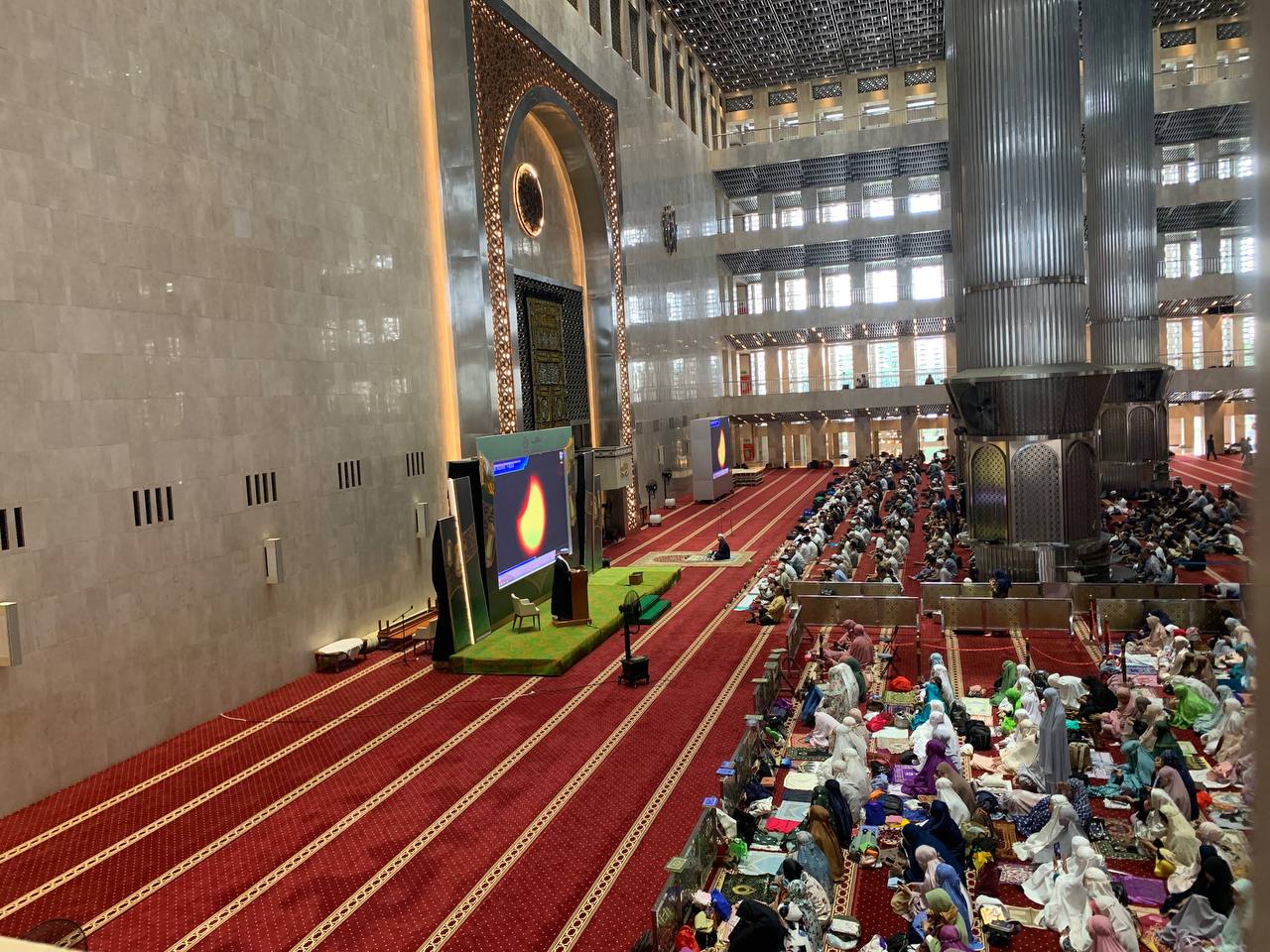 Pelaksanaan Shalat Gerhana Matahari di Masjid Istiqlal