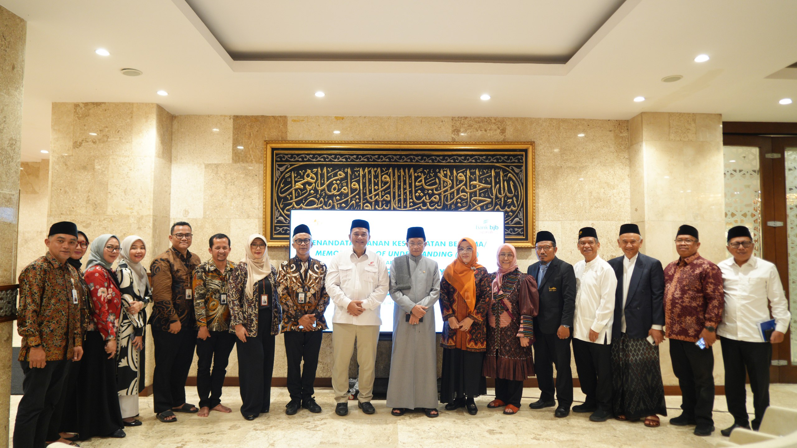 Bank BJB Syariah Serahkan Bantuan CSR dan Wakaf kepada Masjid Istiqlal