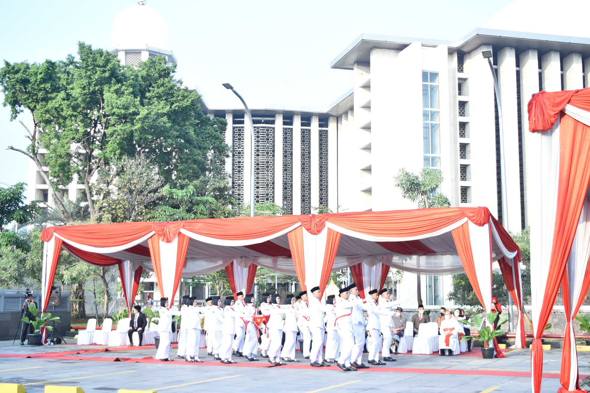 Hikmah: Manusia, Toleransi, dan Perbedaan Agama