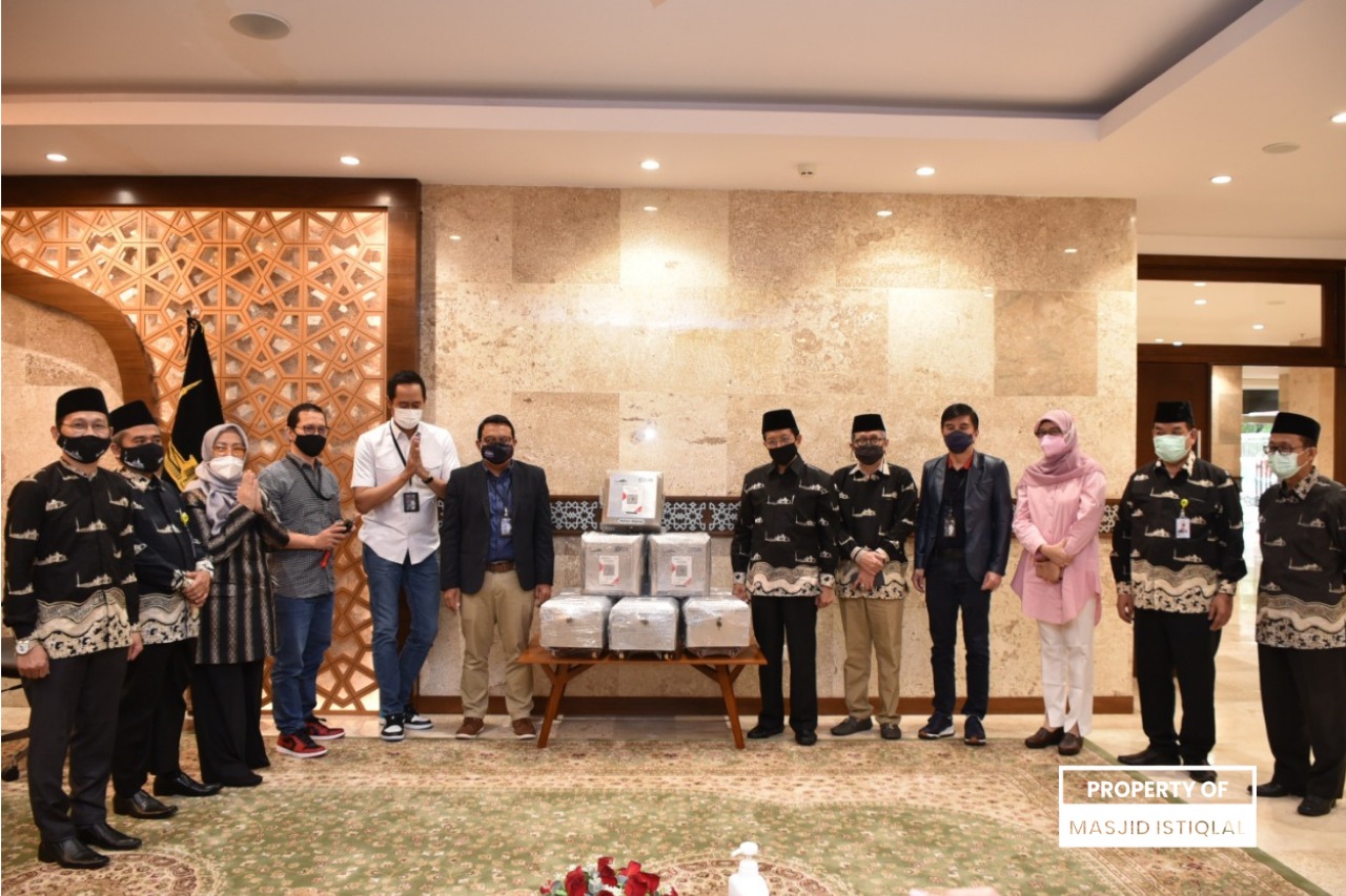 Beramal di Masjid Istiqlal Semakin Mudah dengan Kotak Amal Berbarcode BRI