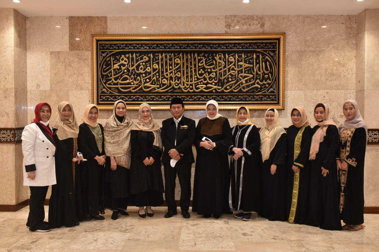Kunjungan Anggota Solidaritas Istri Kabinet Indonesia Bersatu di Masjid Istiqlal