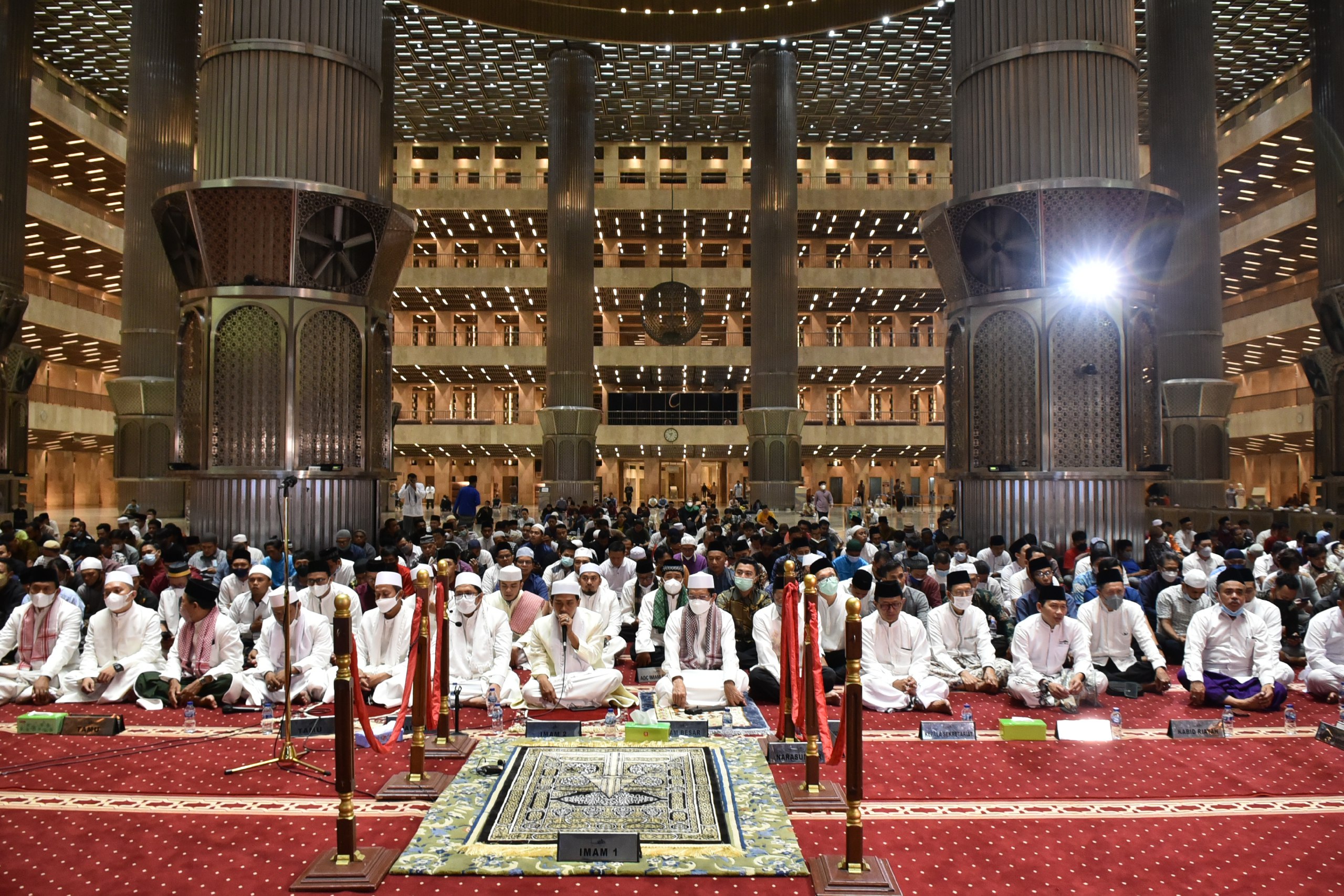 Suasana Malam Nisfu Sya'ban 1443 H di Masjid Istiqlal