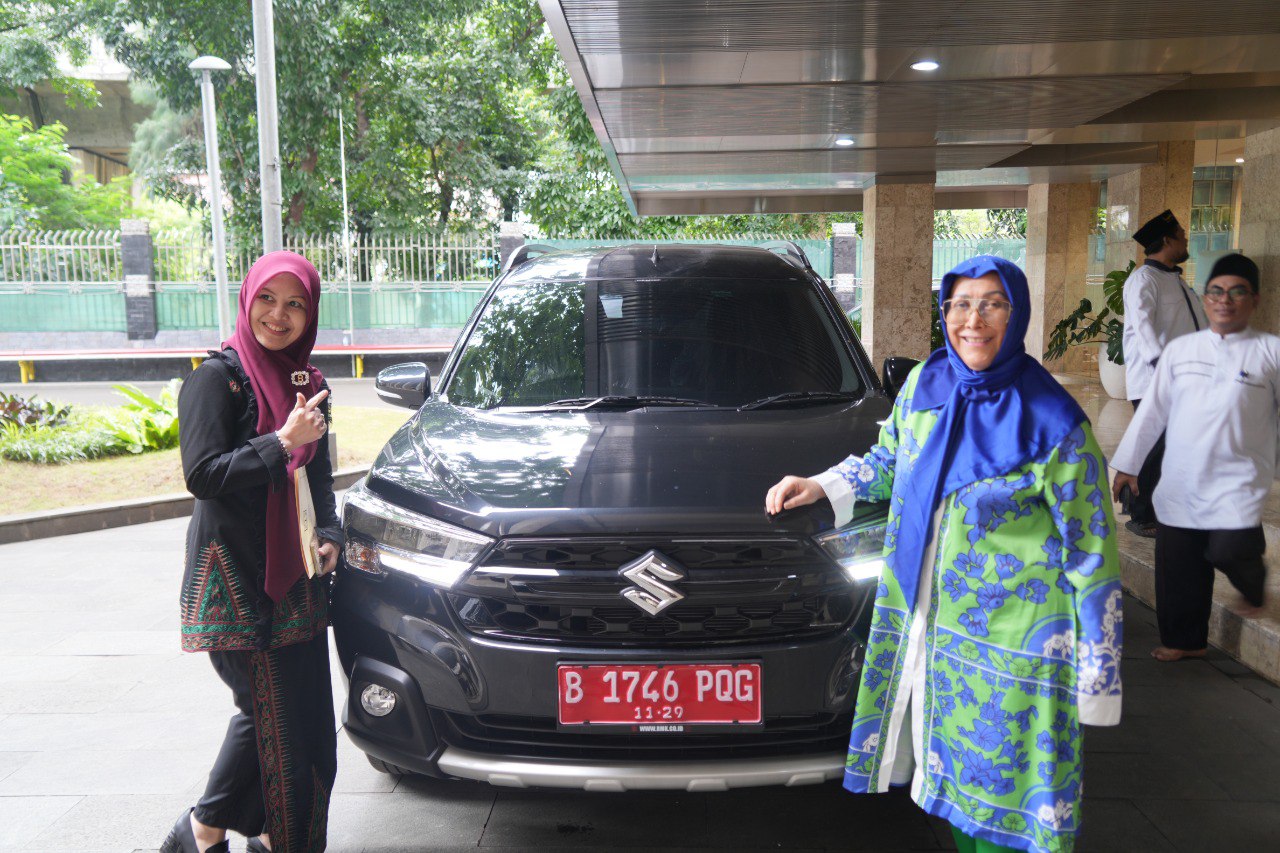 Pemda DKI Jakarta Serahkan Dua Unit Mobil Bantuan Operasional untuk Masjid Istiqlal